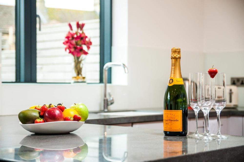 Solar Sanctuary- Skyline Balcony, City Centre, Three Floors, King Beds, Netflix And More! Bath Ngoại thất bức ảnh